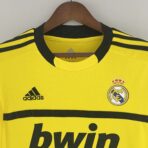 Real Madrid 2011 - 2012 home kit - Image 3
