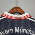 Bayern Munich 1998-1999 home kit - Image 7