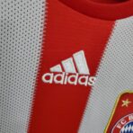 Bayern Munich 2010-2011 home shirt - Image 6
