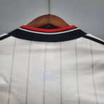 Manchester United 1982-1984 away shirt - Image 6