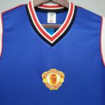 Manchester United 1985-1986 away shirt - Image 8