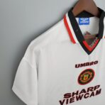Manchester United 1996-1997 away shirt - Image 5