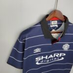 Manchester United's away shirt for the 1999-2000 season - Image 2