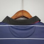 Manchester United's away shirt for the 1999-2000 season - Image 5